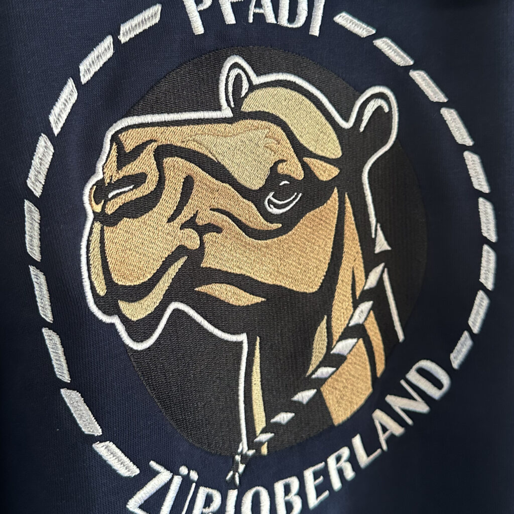 Scout Merch, Bestickte oder bedruckte Pullis und Hoodies mit Pfadi Logo - Superfox.ch
